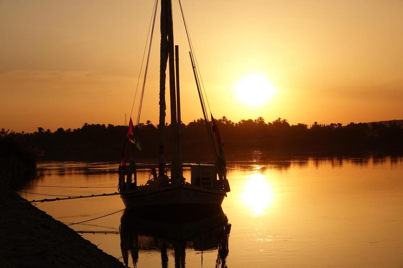 Jj Jamaica Felucca Hotel Aswan Exterior photo